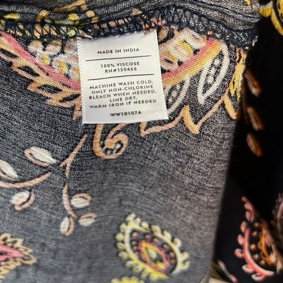 Magnolia Grace Embroidered Floral Paisley Print Top - Picture 5 of 6